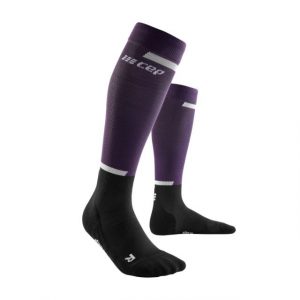 CEP the run socks tall v4 Laufsocken Kompression violet black vorne