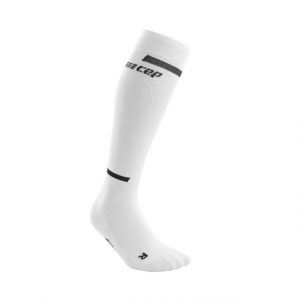 CEP the run socks tall v4 Laufsocken Kompression white