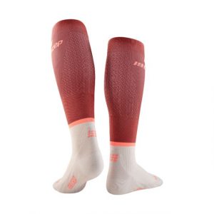 CEP the run socks tall v4 Laufsocken Kompression red white hinten