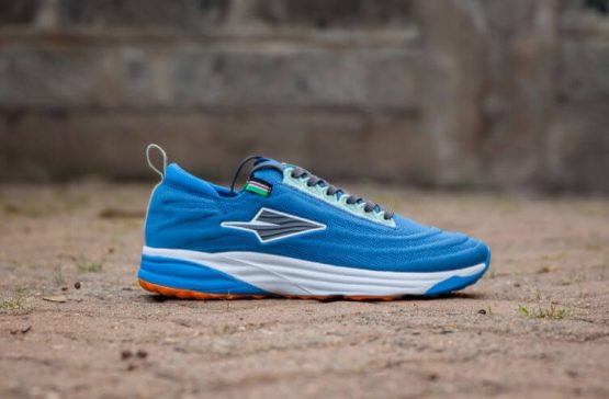 Enda Lapatet damen laufschuh blau aussenseite