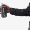 Salomon Active Handheld Flask 500ml, Frontansicht in der Hand