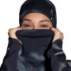 On Lumos Neck gaiter hochgezogen